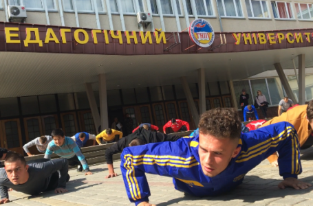 На подвір’ї тернопільського ВНЗ влаштували спортивний флешмоб