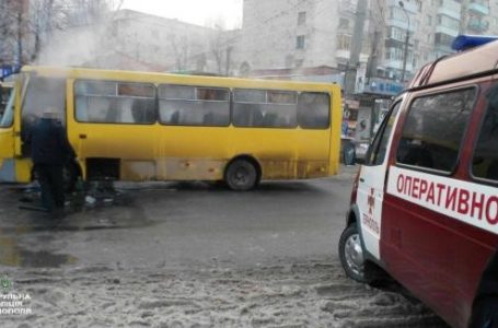 Палаючу «маршрутку» водій погасив до приїзду пожежників