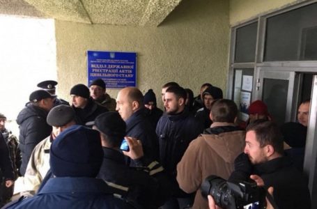 У Збаражі побились депутати, серед учасників конфлікту – нардеп