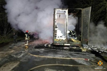 Понад 200 автомобілів у заторі через пожежу на Тернопільщині