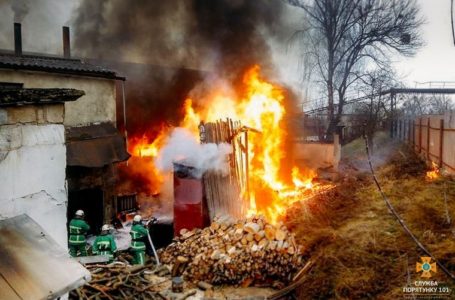 У Кременці згоріла фабрика з виробництва текстилю і матраців ТОВ «Ватин»