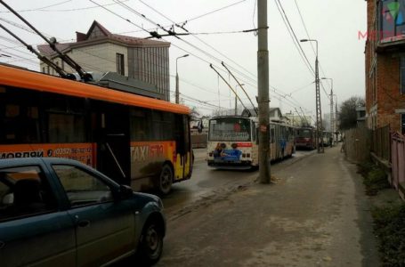 У Тернополі зупинилися всі тролейбуси, бо зникла напруга (Оновлено)