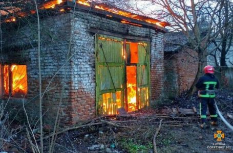 У Тернополі горіло приміщення заводу безалкогольних напоїв