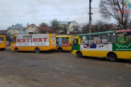 Водії тернопільських маршруток через «картку тернополянина» поїхали до міськради (Фото)