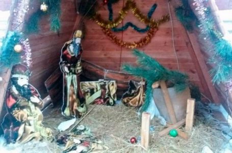 Різдвяну шопку у Кременці розтрощили собаки (Фото)