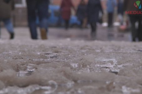 Що робити, щоб у дощ і сльоту, не розклеїлось взуття (Відео)