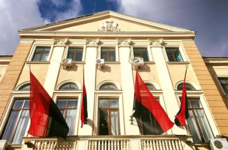 У Тернополі червоно-чорний прапор підніматимуть разом з державним