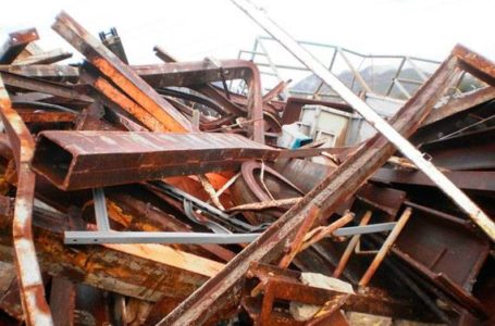 Вкрадені браму та огорожу чортківчани вирішили здати на металобрухт