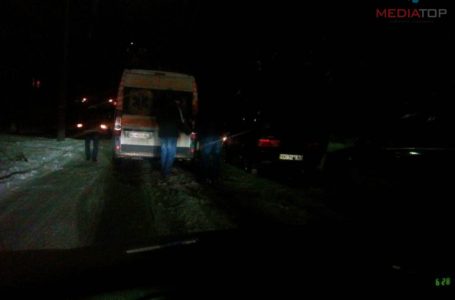 На Клима Савури затор. Під час руху водієві “жигулів” стало погано (Фото)