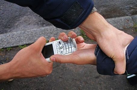 Чоловік на Тернопільщині викрав телефон, щоб відімстити товаришу