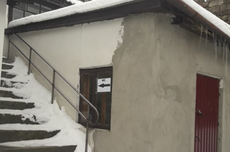 Для людей і суддів: вбиральня при бучацькій Феміді шокує (Відео, Фото)