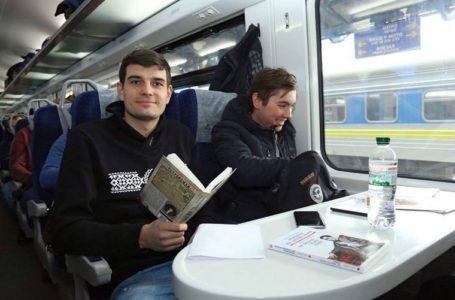 У пасажирів “Укрзалізниці” виховуватимуть любов до книжок