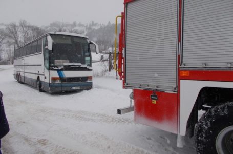 На Тернопільщині вагітна жінка через негоду опинилася у сніговому полоні