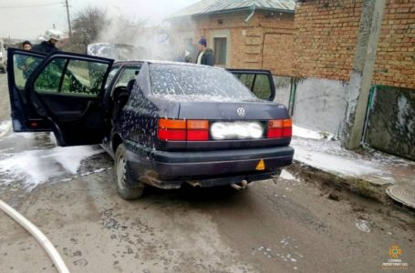У Підволоську в автівки спалахнув двигун