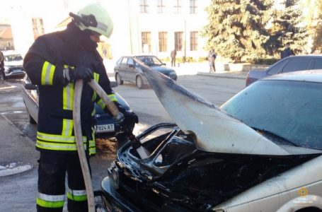У Збаражі посеред міста горів автомобіль