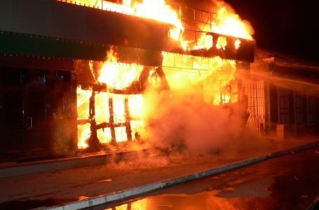 На Борщівщині горів магазин вживаного одягу