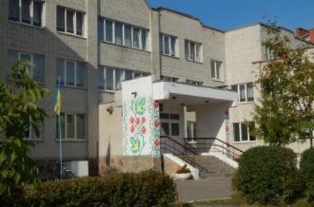 Замість уроків – стрижка. У тернопільській школі облаштували перукарню