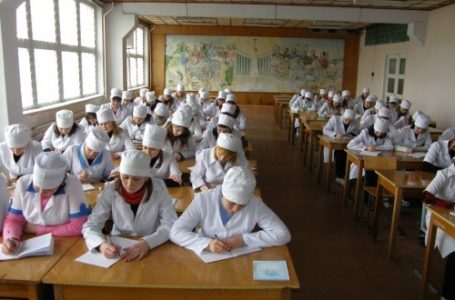 Студентам та викладачу Кременецького медучилища погрожували пістолетом