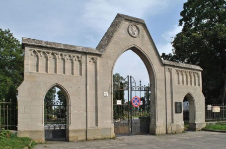 Тернопільські гробарі викопали міну