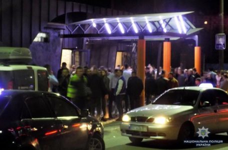 У Тернополі з розважального закладу евакуювали понад 600 людей