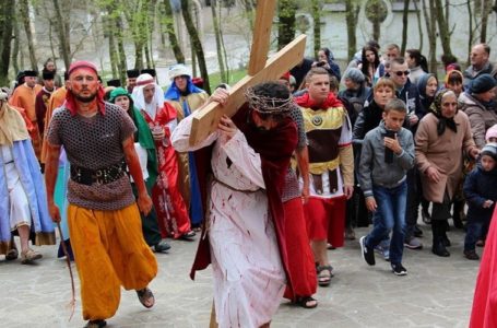 У Зарваниці відбудеться театралізована Хресна дорога