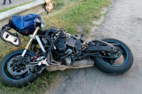 На Тернопільщині мотоцикліст врізався в дерево. Чоловік – у комі