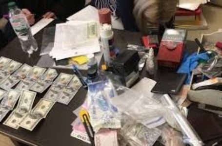 На Тернопільщині іноземець заплатив за свідоцтво про народження тисячу доларів