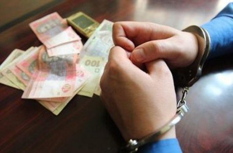 У Тернополі спеціаліста Держпродспоживслужби затримали на хабарі