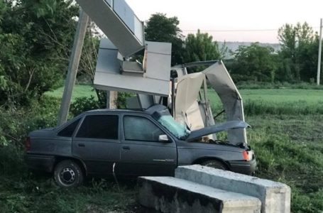 На Тернопільщині водій заїхав в трансформаторну станцію (Фото)