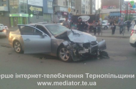 У Тернополі біля “Novus” зіштовхнулись дві іномарки