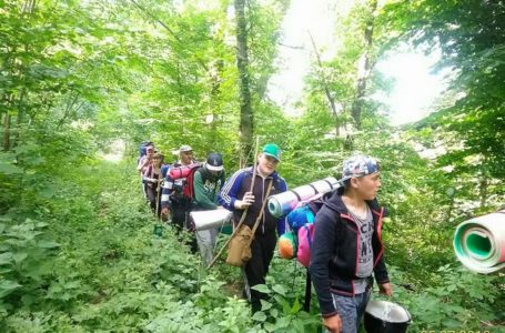 Пластуни та гопаківці з Тернопільщини вирушили в Карпати (Фото)