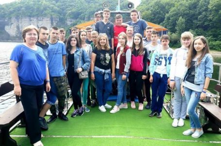 На Тернопільщині учні замість випускного поїхали на Дністер (Фото)