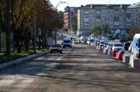 На дамбі тернопільського ставу замінять 32 електроопори
