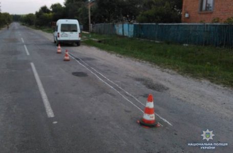На Тернопільщині в аварії загинув пенсіонер, який йшов проїжджою частиною