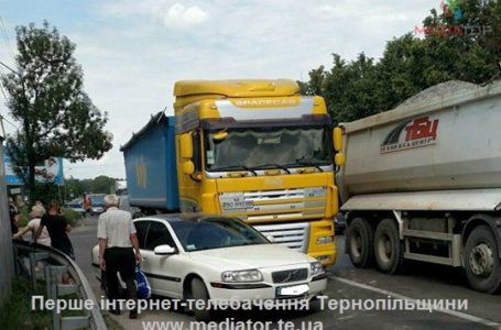 У Тернополі на 15 Квітня фура в’їхала в іномарку