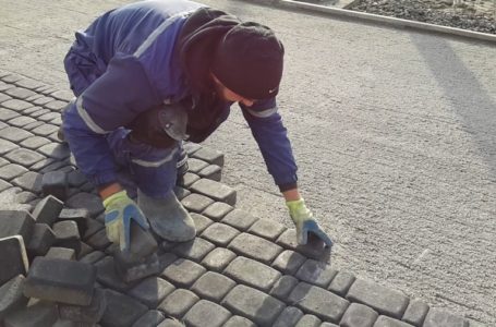 У Тернополі судитимуть службовця, який “нагрів руку” на встановленні бруківки