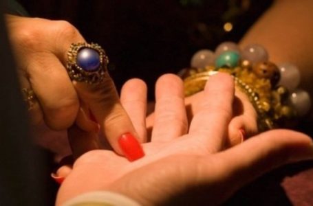 На Тернопільщині через “родинне прокляття” жінка віддала 360 тисяч гривень