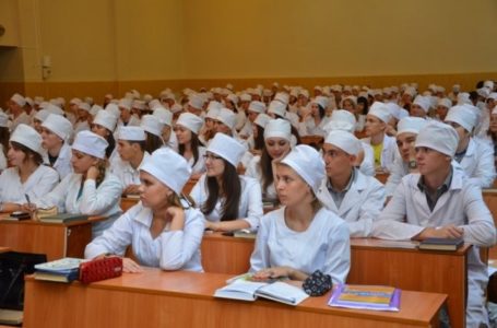 Для вступу у медичний виш абітурієнтам вперше встановили поріг ЗНО