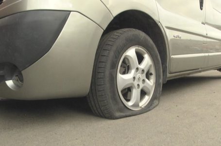 У Тернополі вночі порізали колеса автомобілів
