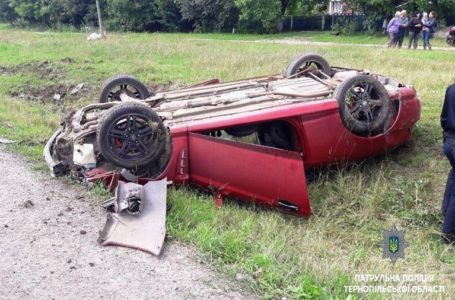 На Тернопільщині через перевищення швидкості перекинувся автомобіль