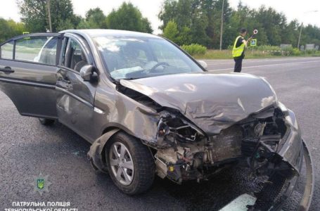 На Тернопільщині ДТП: на перехресті іномарка в’їхала в мікроавтобус