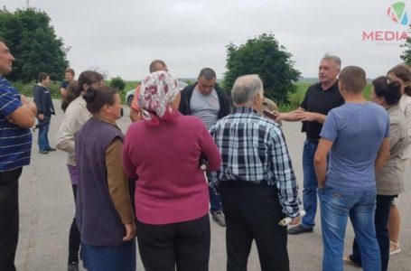 Траса Тернопіль-Ланівці перекрита, люди вимагають збільшення ціни на молоко (НАЖИВО)
