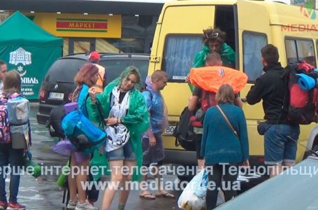 Півдоби в дорозі: з фестивалю «Файне місто» роз’їжджаються туристи  (Відео)