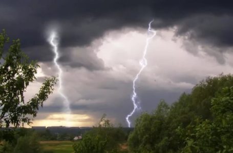 Жителів Тернопільщини попереджають про сильний вітер, дощі та град