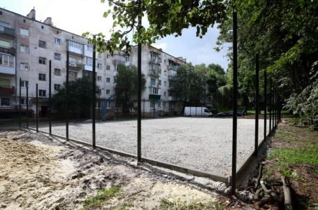 У Тернополі будують новий універсальний спортивний майданчик