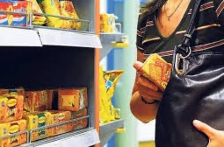 У Тернополі крадені продукти  жінка заховала за пазухою
