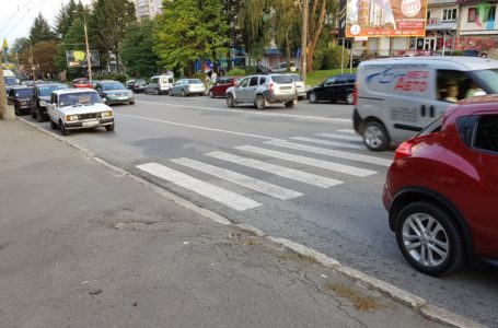 На Бандери ускладнений рух. У парку відзначають День міста