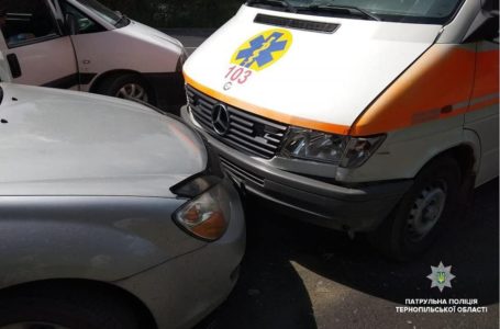 У Тернополі п’ять автівок зі швидкою потрапили в аварію (Фото)