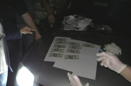 Тернопільський поліцейський вимагав тисячу доларів хабара