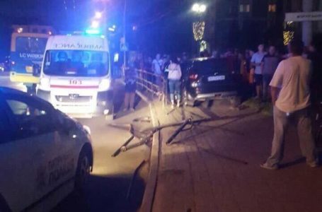У центрі Тернополя п’яна водійка знесла огорожу та вилетіла на тротуар (Фото)